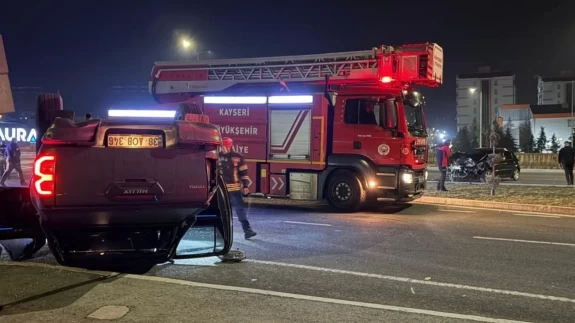 Kayseri’de ehliyetsiz sürücü kazaya karıştı: 2 kişi hastaneye kaldırıldı