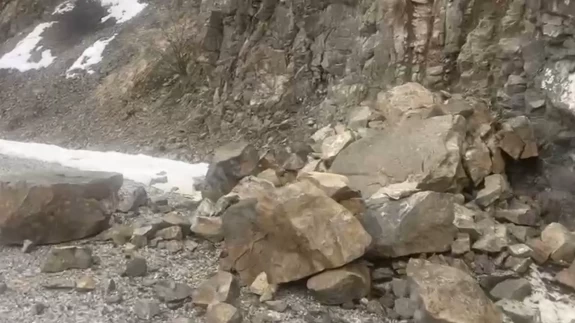 Erzincan’da deprem kayaları böyle yuvarladı!