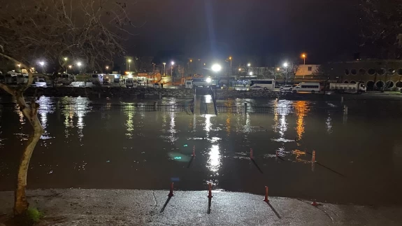 Çanakkale Biga'da Kocabaş Çayı taştı: Otopark sular altında kaldı