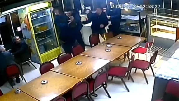 Kütahya'da korkunç anlar! Bıçaklı kavga, kız arkadaş yüzünden patlak vermiş