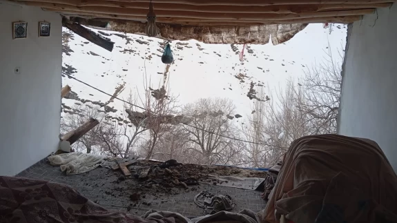 eyelan tek katlı evi yuttu!