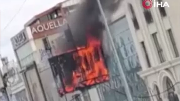 Küçükçekmece'de baz istasyonunda yangın: Kameralara yansıyan o anlar!