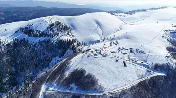 Karla kaplanan Kardüz Yaylası dronla görüntülendi