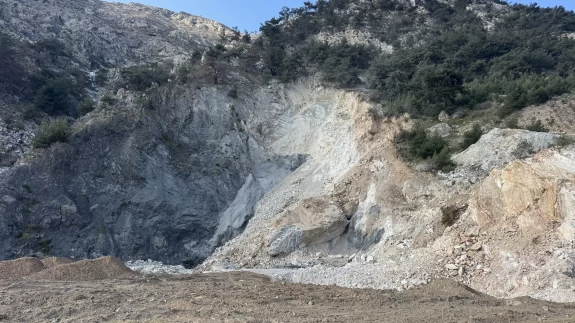 Söke'de toprak kayması! O anlar cep telefonuyla kaydedildi