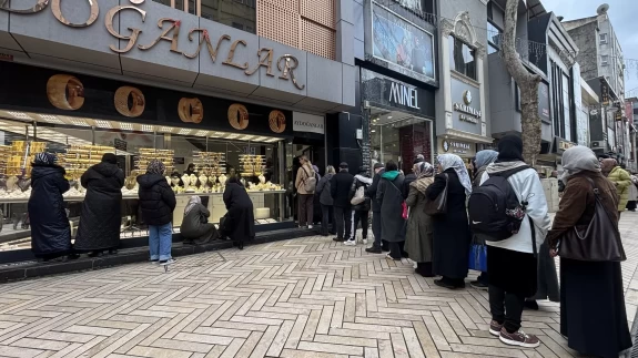 Altın fiyatları düştü! Kocaeli'de kuyumcu kuyrukları uzadı