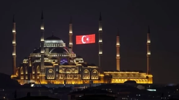 Türkiye Kadir Gecesi'nde camilere akın etti