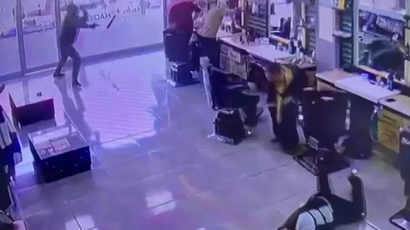 Adana'da berberde böyle ateş etti: 1 yaralı