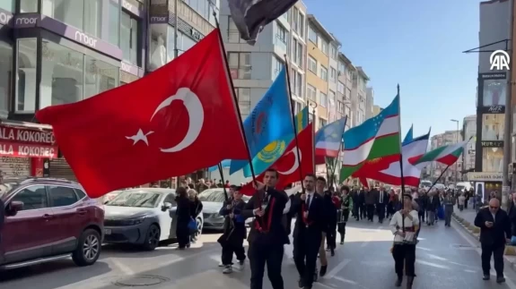 İstanbul’da Türk Dünyası rüzgarı! 14 farklı bölgeden 250 çocuk Kadıköy’ü renklendirdi
