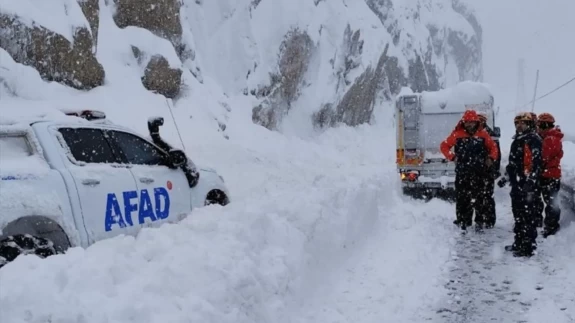 Meteoroloji'den şiddetli yağış ve çığ uyarısı! Bugün hava nasıl olacak?