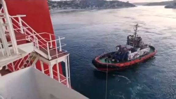 İstanbul Boğazı’nda kabus gecesi! Dev gemi yalıya çarpmaya metreler kala durabildi