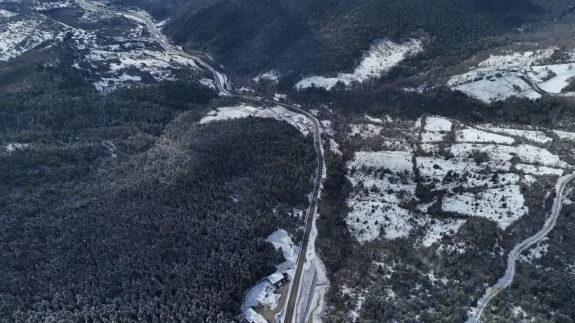 Karabük-Bartın yolunda 1 metrelik kar: O görüntüler nefes kesti