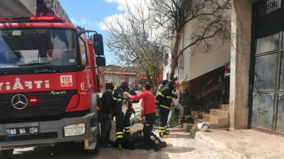 Tokat'ta yangın paniği! Komşunu kurtarmak isterken ölüyordu