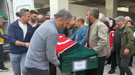 Öğrencilerine siper olan Ayla öğretmen son yolculuğuna uğurlanıyor!