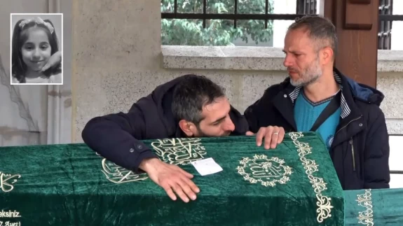 Kahreden veda! 6 yaşındaki Tesnim’in babasından yürek dağlayan hareket
