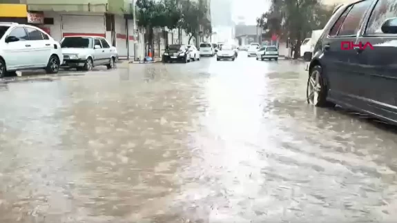 Mardin'i sağanak vurdu!