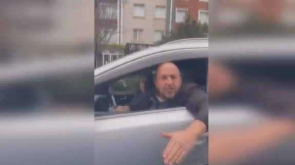 Yayaya yol veren kadın sürücüye cip sürücüsünden saldırı!