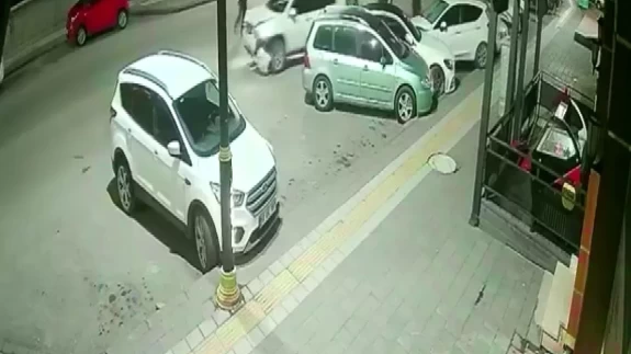 Polis 'dur' ihtarına uymadı, 4 araca çarptı! Sürücüye 446 bin TL ceza!
