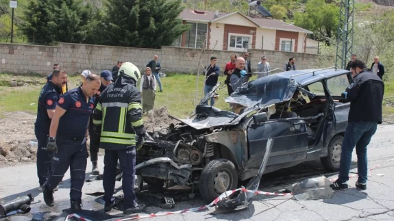 Kayseri’de kahreden kaza! Otomobil dev kamyonun altına ok gibi saplandı