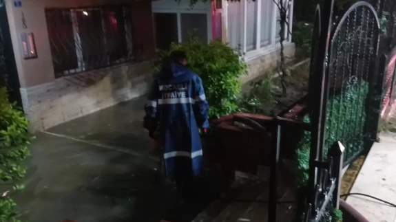 Karamürsel’de sağanak kabusu: Ev ve iş yerlerini su bastı!