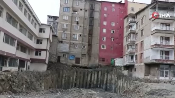 Hakkâri’de temel kazısı facia getiriyordu!
