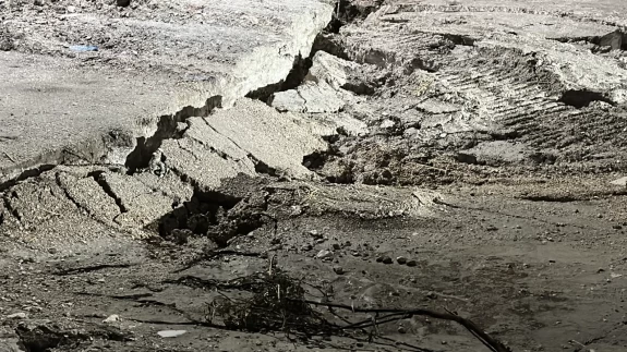 Burdur'da sağanak yağış köprü çökertti