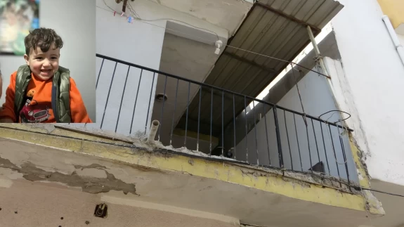 Mersin'de kahreden olay: Balkonda akıma kapılan Yamaç bebekten acı haber