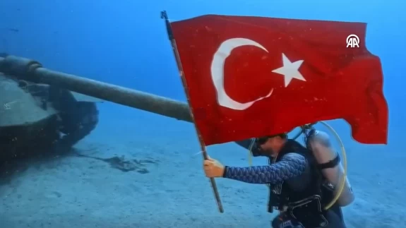 TSSF Mavi Vatan'da Türk bayrağı açarak şehitleri andı