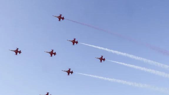 Türk Yıldızları'ndan Yalova semalarında nefes kesen gösteri
