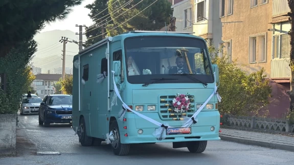 3 yıl uğraşıp Magirus minibüsü gelin arabası yaptı!