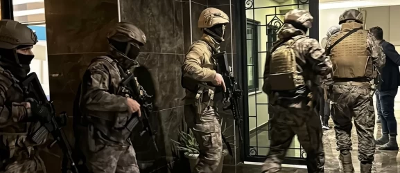 Uyuşturucu baronlarının yardım maskesi düştü!