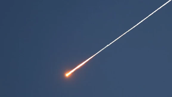 İran’dan bir saatte ikinci dalga! Necef bölgesi füze yağmuru altında