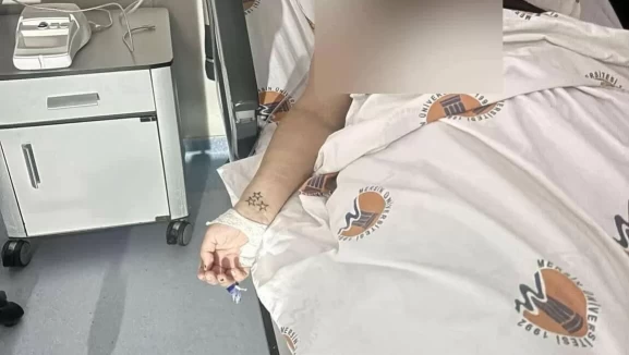 Önce şarj kablosuyla boğdu sonra 10 yerinden bıçakladı!