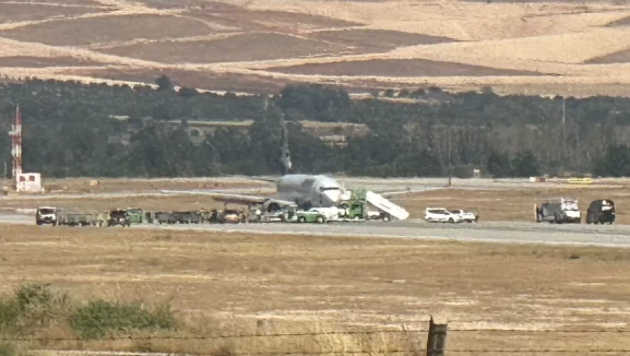 Gaziantep Havalimanı'nda panik dolu anlar: Yolcu uçağı iniş takımlarındaki arıza ile iniş yaptı