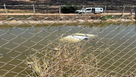 Aydın’ın Efeler ilçesinde sulama kanalına uçan otomobilin sürücüsü ve 2 çocuğu kurtarıldı