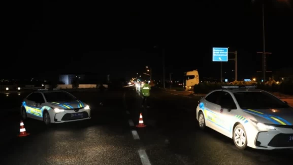 Erzincan-Sivas kara yolunda heyelan nedeniyle ulaşım durdu