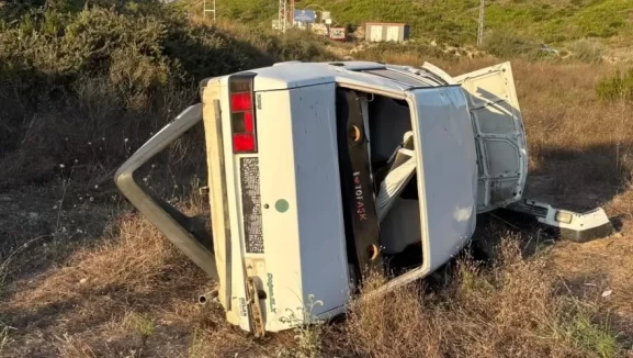 Manavgat’ta otomobil şarampole devrildi: 1 yaralı