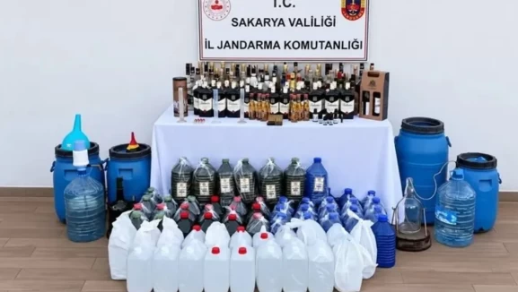 Karasu'da jandarmadan kaçak içki darbesi
