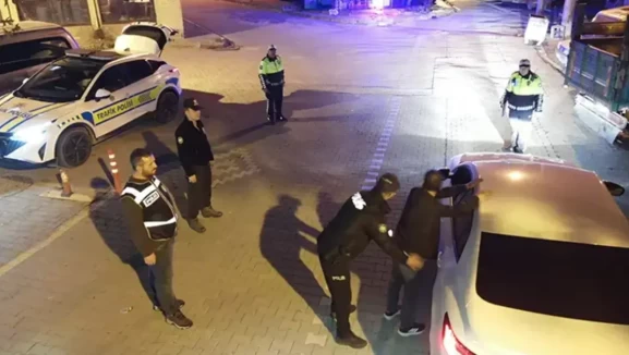 Balıkesir'de 37 adrese eş zamanlı operasyon: 20 gözaltı