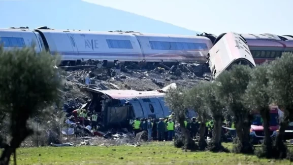 İspanya’daki tren faciasının ardından protesto