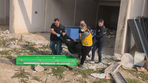 Kahramanmaraş’ta inşaat önünde şüpheli ölüm