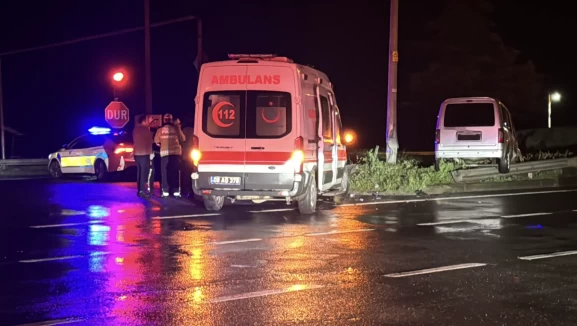 Rize'de ambulans ile hafif ticari araç çarpıştı
