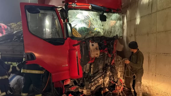 Eskişehir’de TIR kabininde kurtarma mücadelesi