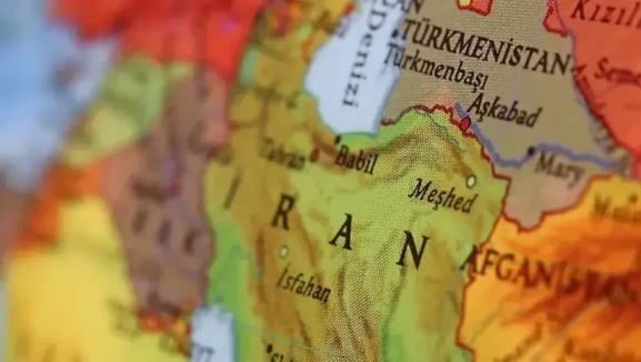 İran basını duyurdu: Sirik kentinde patlama sesleri duyuldu