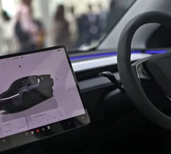 Tesla, Avrupa'da otonom sürüşe başlıyor