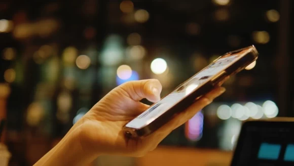 16 yaş altı için dijital kapılar kapandı