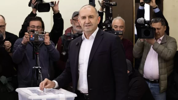 Bulgaristan'da eski Cumhurbaşkanı Radev, genel seçimi birinci tamamladı
