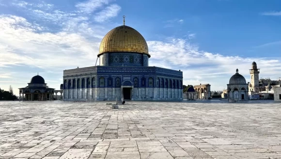 Mescid-i Aksa'da ilk cuma namazı gözyaşlarıyla kılındı