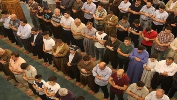 Kerkük'te bayram namazı kılındı! Camiler doldu taştı
