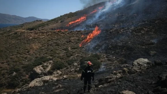 Yunanistan'da iki bölgede yangın çıktı: Havadan müdahale devam ediyor