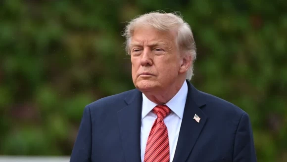 Trump'tan Tahran yönetimine açık tehdit: Belki biraz daha ileri gidebiliriz